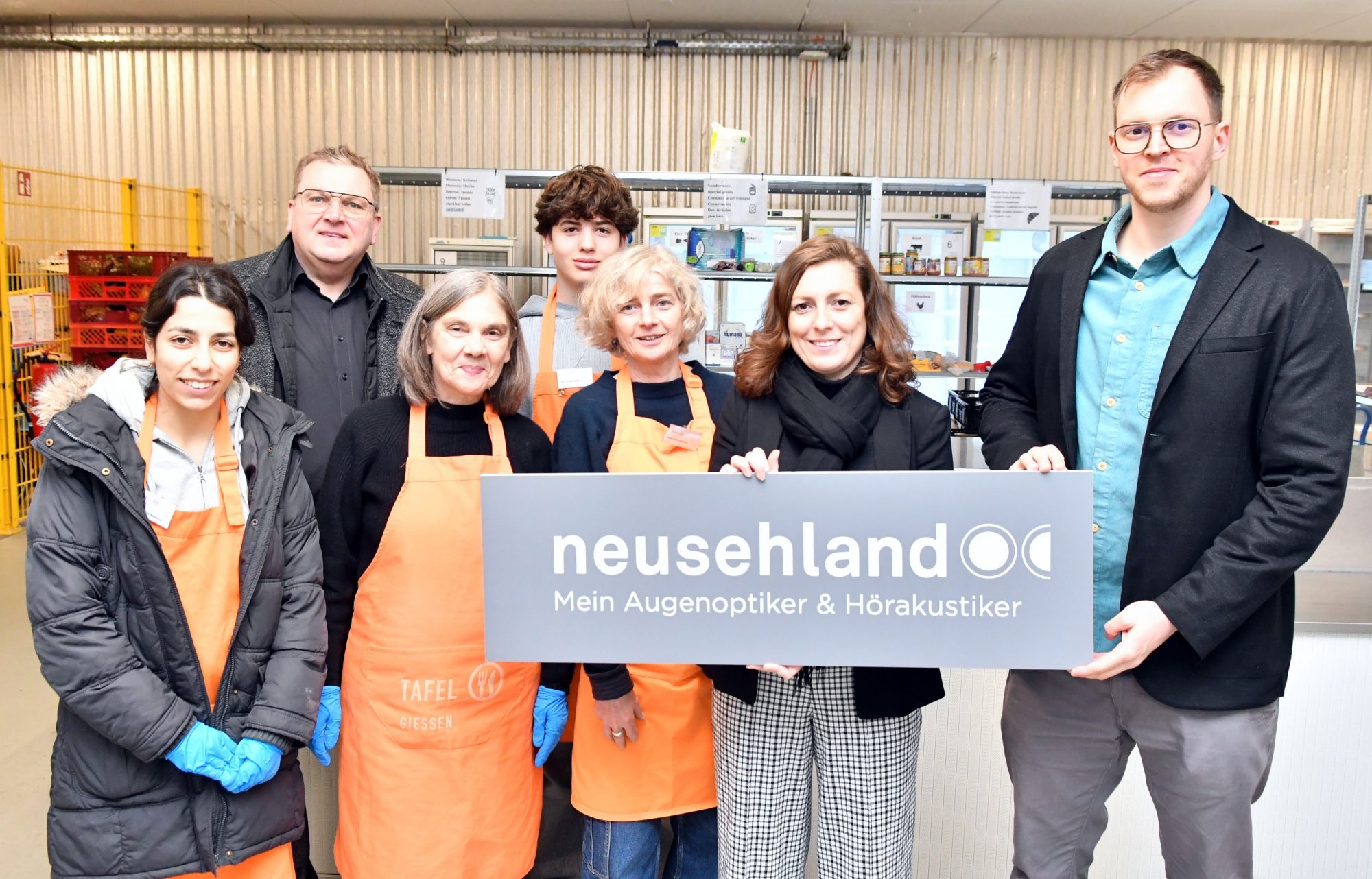 Neusehland-Gesellschafter Nils Vitu und Prokurist Thomas Kupka eine Spende in Höhe von 6000 Euro an Anna Conrad